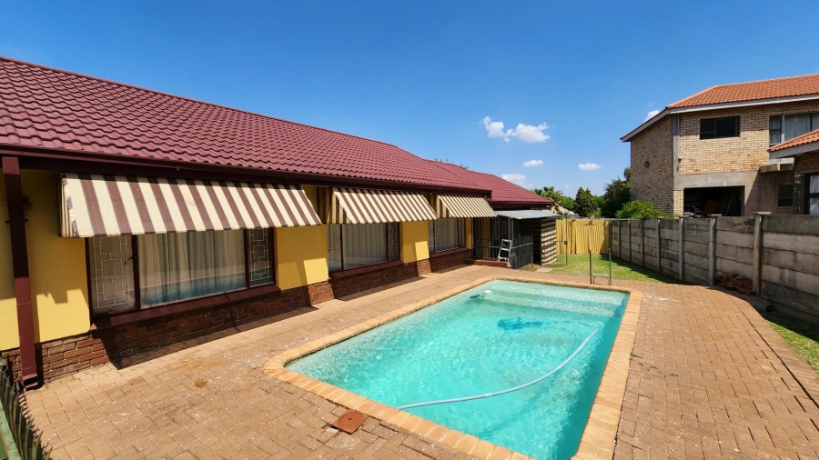 4 Bedroom Property for Sale in Uitsig Free State